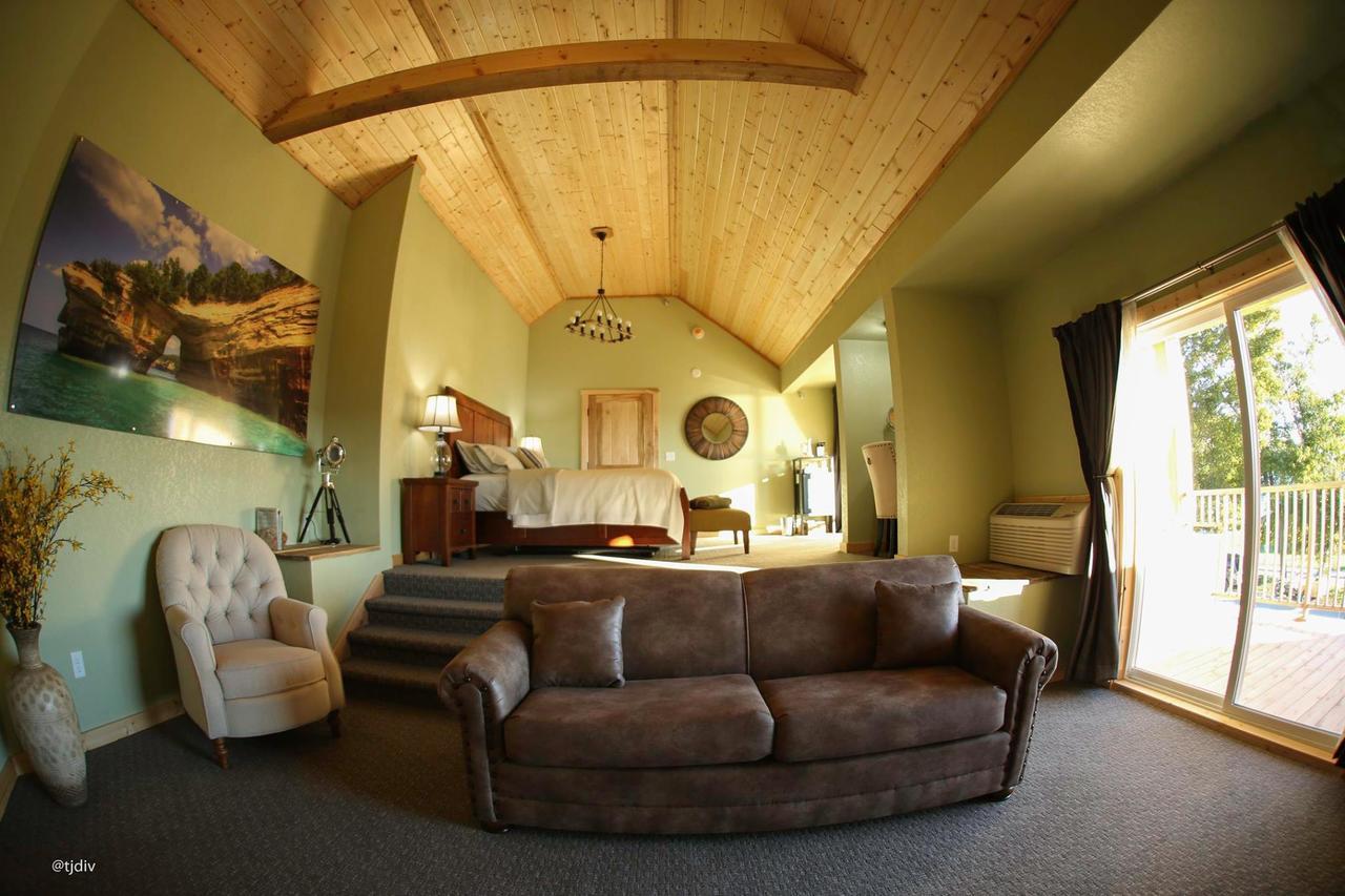 Roam 5* Munising